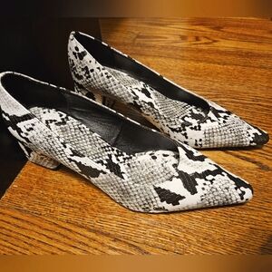 Zara Trafuluc Snake Skin-Like Heel Size 38 (US 7.5)